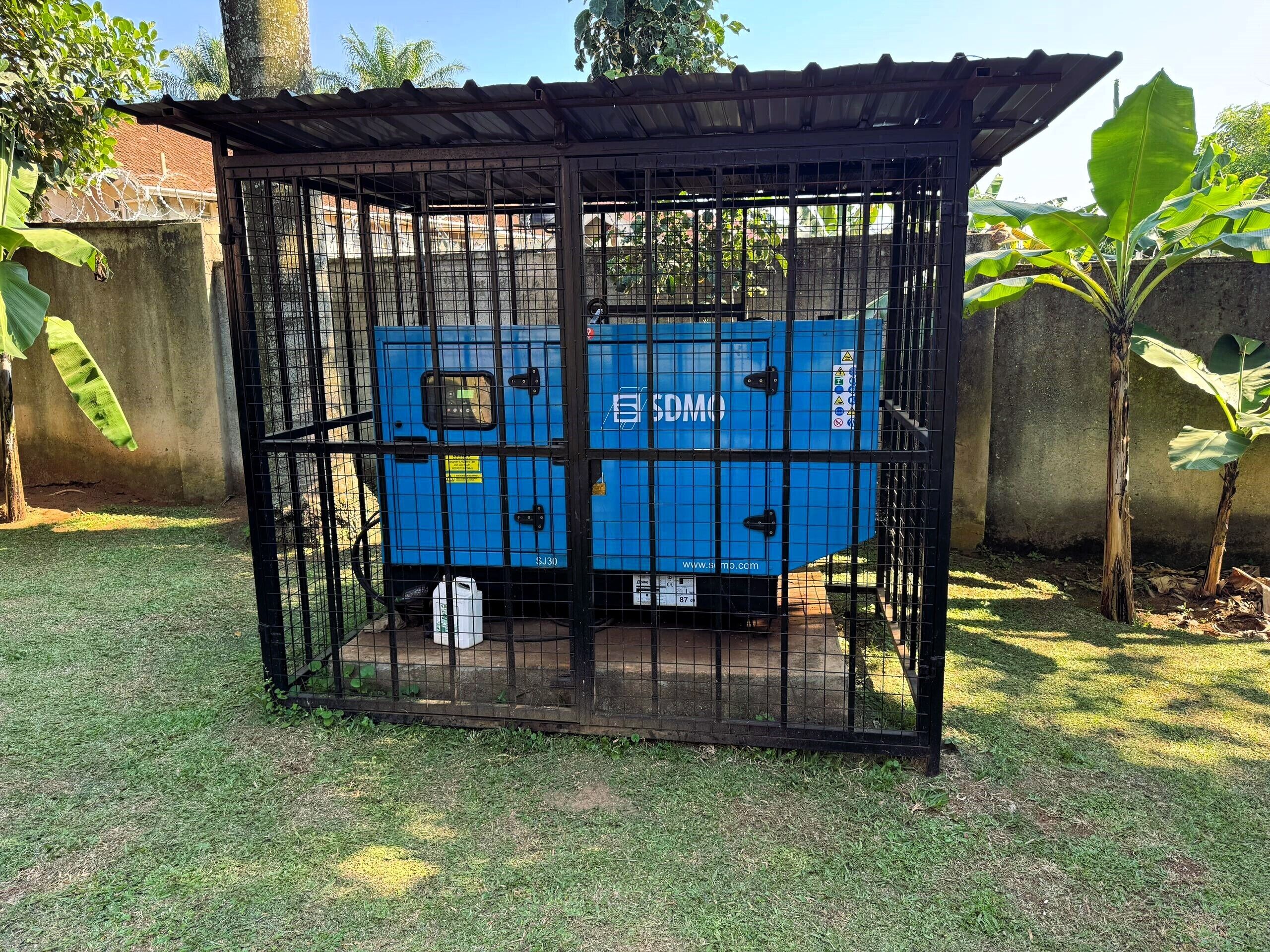 Vista frontal de la propiedad