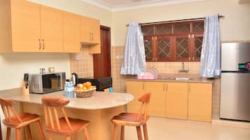 Deluxe Apartment, 2 Bedrooms, Patio | Private kitchenette | Full-sized fridge, microwave, oven, stovetop