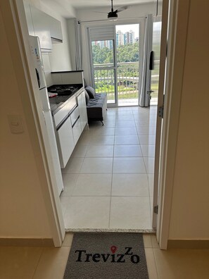 Family Apartment | Private kitchen | Full-size fridge, microwave, stovetop, cookware/dishes/utensils