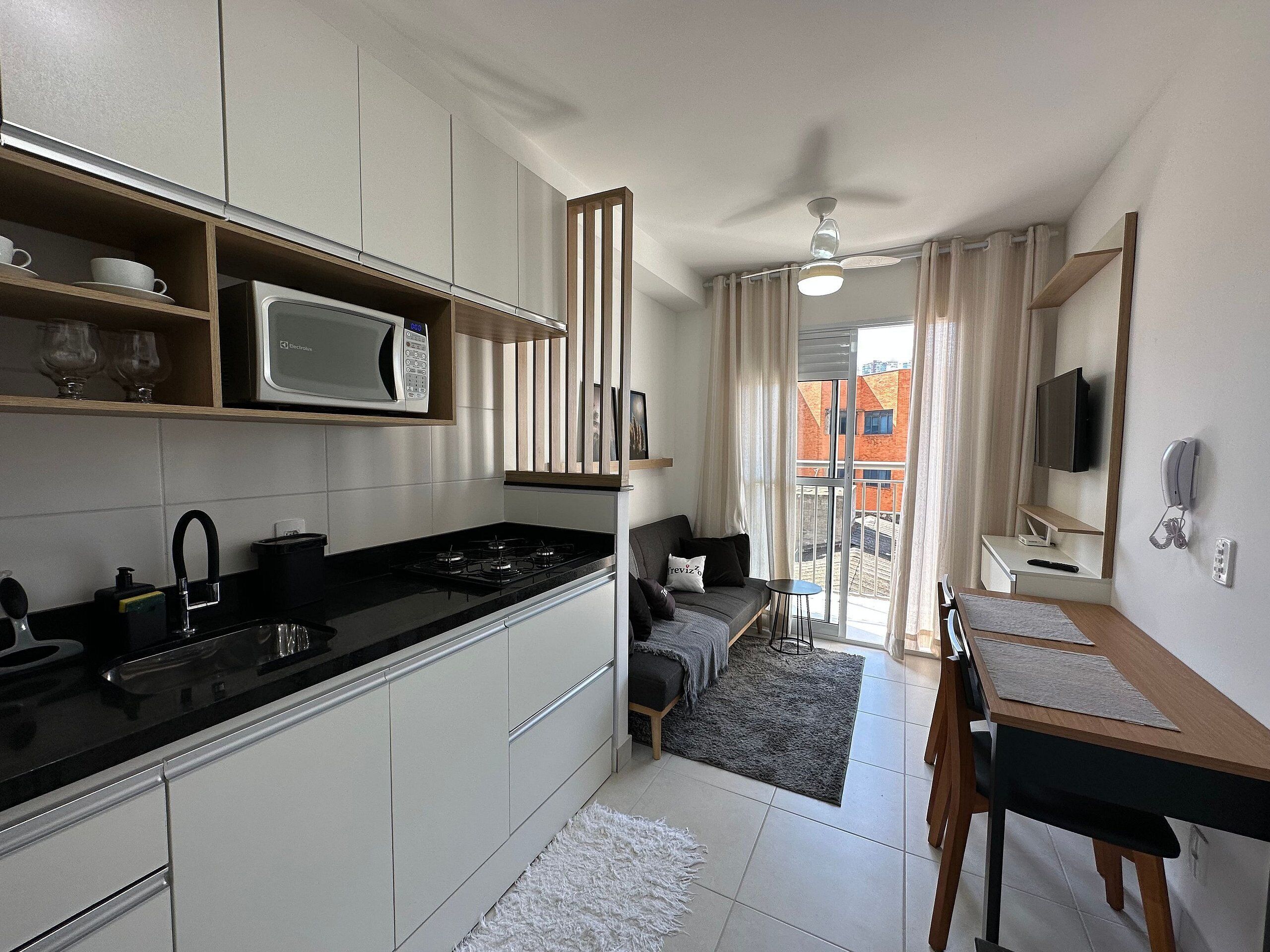 Apartamento família | Cozinha privada | Geladeira grande, micro-ondas, cooktop