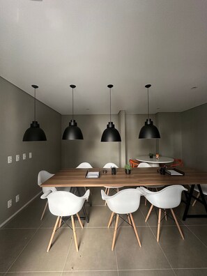 Family Apartment | Dining