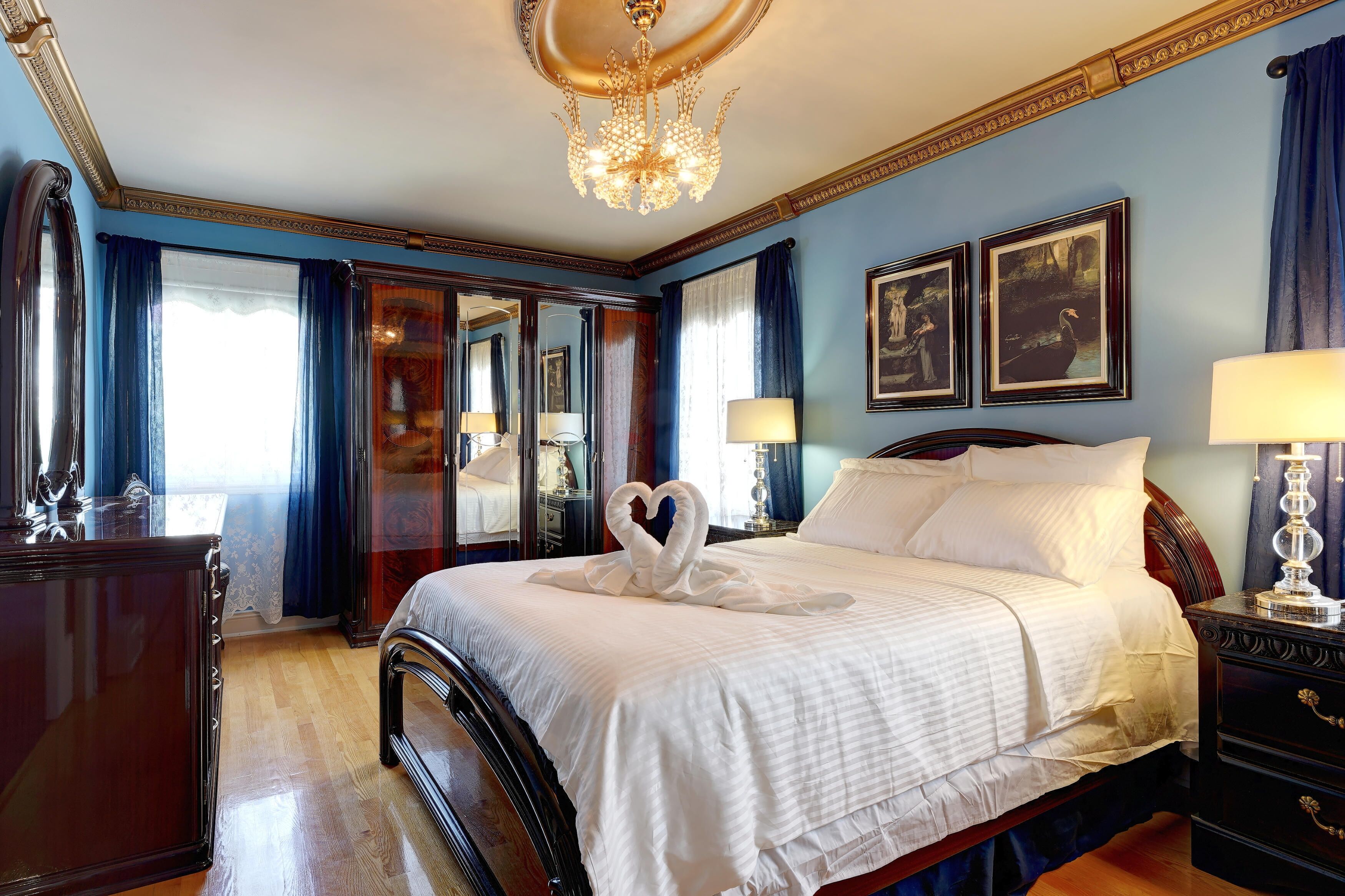 4 bedrooms, iron/ironing board, WiFi, bed sheets