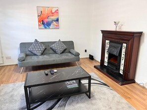 House | Living area | TV - Hive Stays Close to Abbeywood Free Parking Wifi (Erith)