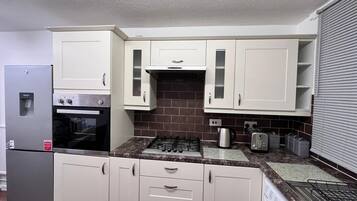 House | Private kitchen | Fridge, microwave, oven, stovetop