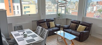 City Centre - Sleeps 4 & Free Parking