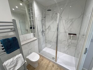 Bathroom - City Centre - Sleeps 4 & Free Parking (Birmingham)