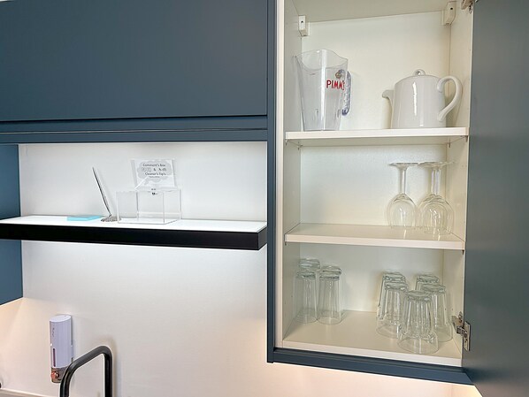 A minibar with a clear glass container, a white pitcher, and several wine glasses. - City Centre - Sleeps 4 & Free Parking (Birmingham)