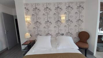 3 bedrooms, internet, bed sheets