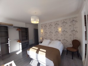 3 chambres, accès à Internet, literie fournie