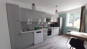 Kaffetrakter/tekoker, kjøleskap, mikrobølgeovn og ovn