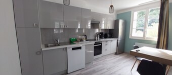 T4 Prestige ( sleeps 9 ) facing the spa, 2 min from the ski lifts 