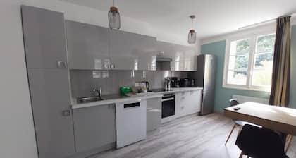 T4 Prestige ( sleeps 9 ) facing the spa, 2 min from the ski lifts