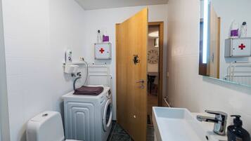 Comfort Apartment | Bathroom | Shower, towels, soap, shampoo