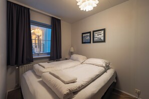 1 bedroom, laptop workspace, free WiFi, bed sheets - Hafnarstræti 100, Downtown Apartment (Akureyri)