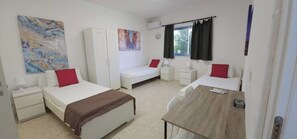 4 bedrooms, iron/ironing board, free WiFi, bed sheets