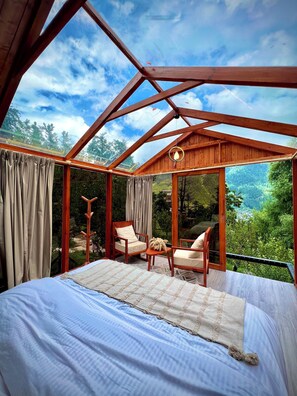 Luxury Cabin, Mountain View - Glass Cabins & Cafe by Urban Monk (Manali)