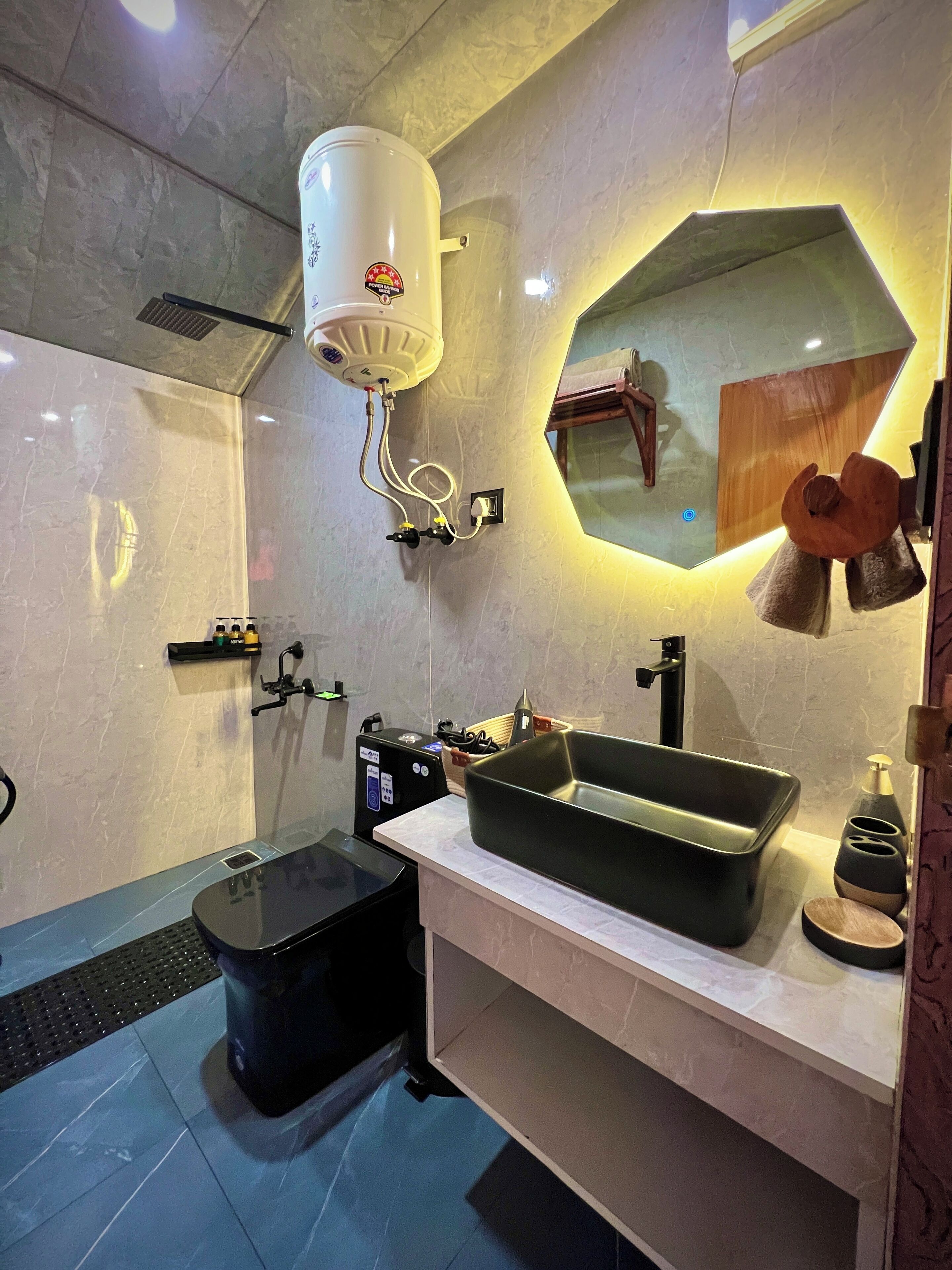 Luxury-Ferienhütte, Bergblick | Badezimmer | Dusche, Haartrockner, Bademäntel, Hausschuhe