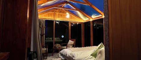 1 bedroom, Egyptian cotton sheets, premium bedding, desk