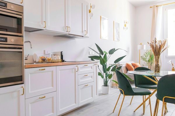 Luxury Studio Suite, City View | Private kitchen