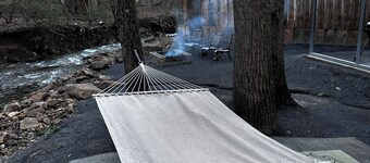 Creekside Hideaway, Cozy 2-bedroom RV, Morgantown, WiFi, Firepit, Hammock,Grill