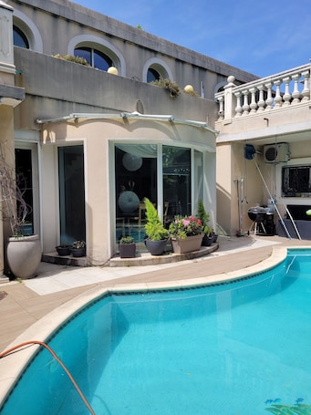 Front of property. Villa confort et piscine