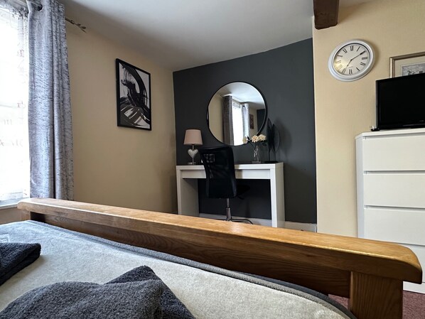 House | 2 bedrooms, desk, iron/ironing board, free WiFi