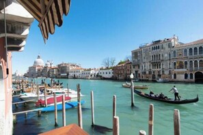 Marina - Warm and Inviting Canal-Side Retreat in San Marco, Venice (Venezia)