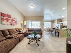 Villa, 4 Bedrooms | Living area