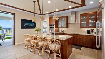 House, 3 Bedrooms | Private kitchen | Fridge, oven, coffee/tea maker, toaster