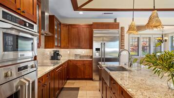 House, 3 Bedrooms | Private kitchen