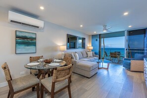 Condo, 2 Bedrooms | Dining