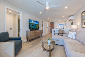 Condo, 2 Bedrooms | Living area