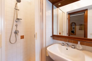 Apartment | Badezimmer