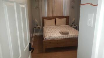 5 bedrooms, iron/ironing board, WiFi, bed sheets