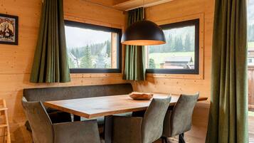 Chalet | Dining