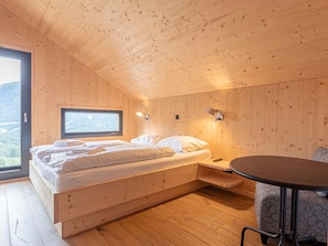 Chalet | 3 bedrooms, individually furnished