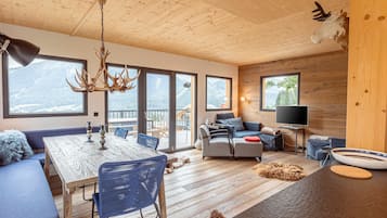 Chalet | Dining