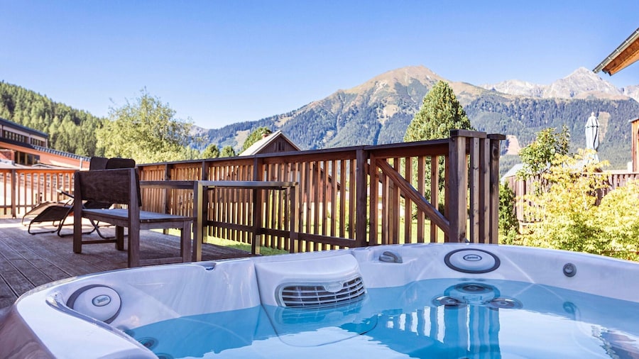 Amazing Chalet With Outdoor Whirlpool