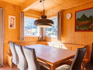 Chalet | Dining