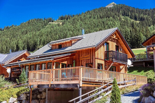 Chalet | Exterior