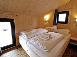 Chalet | 3 bedrooms, individually furnished