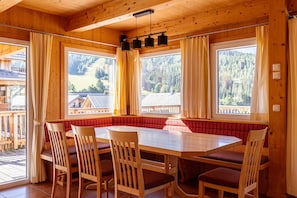 Chalet | Ruokailu