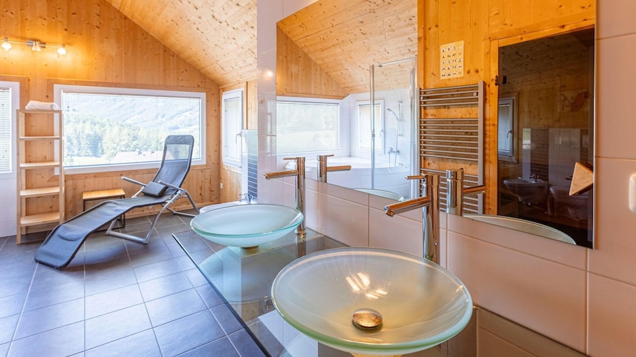 Majestic Chalet With Sauna and Whirlpool