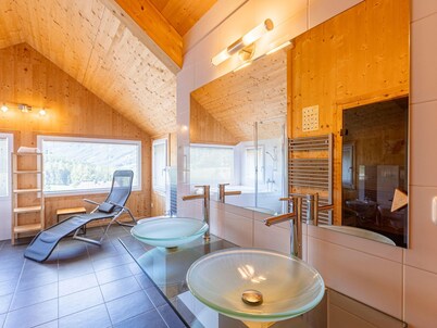 Majestic Chalet With Sauna and Whirlpool