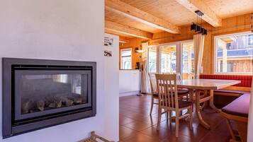 Chalet | Dining