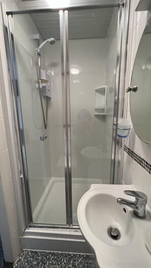 Towels - 10  Standard Single Room w/shower - Cardiff - (Paignton)
