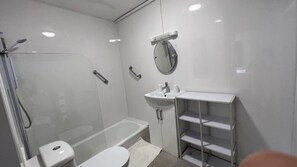 Hårføner og håndklær