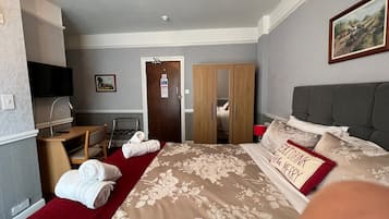 1 Schlafzimmer, Schreibtisch, WLAN, Bettwäsche