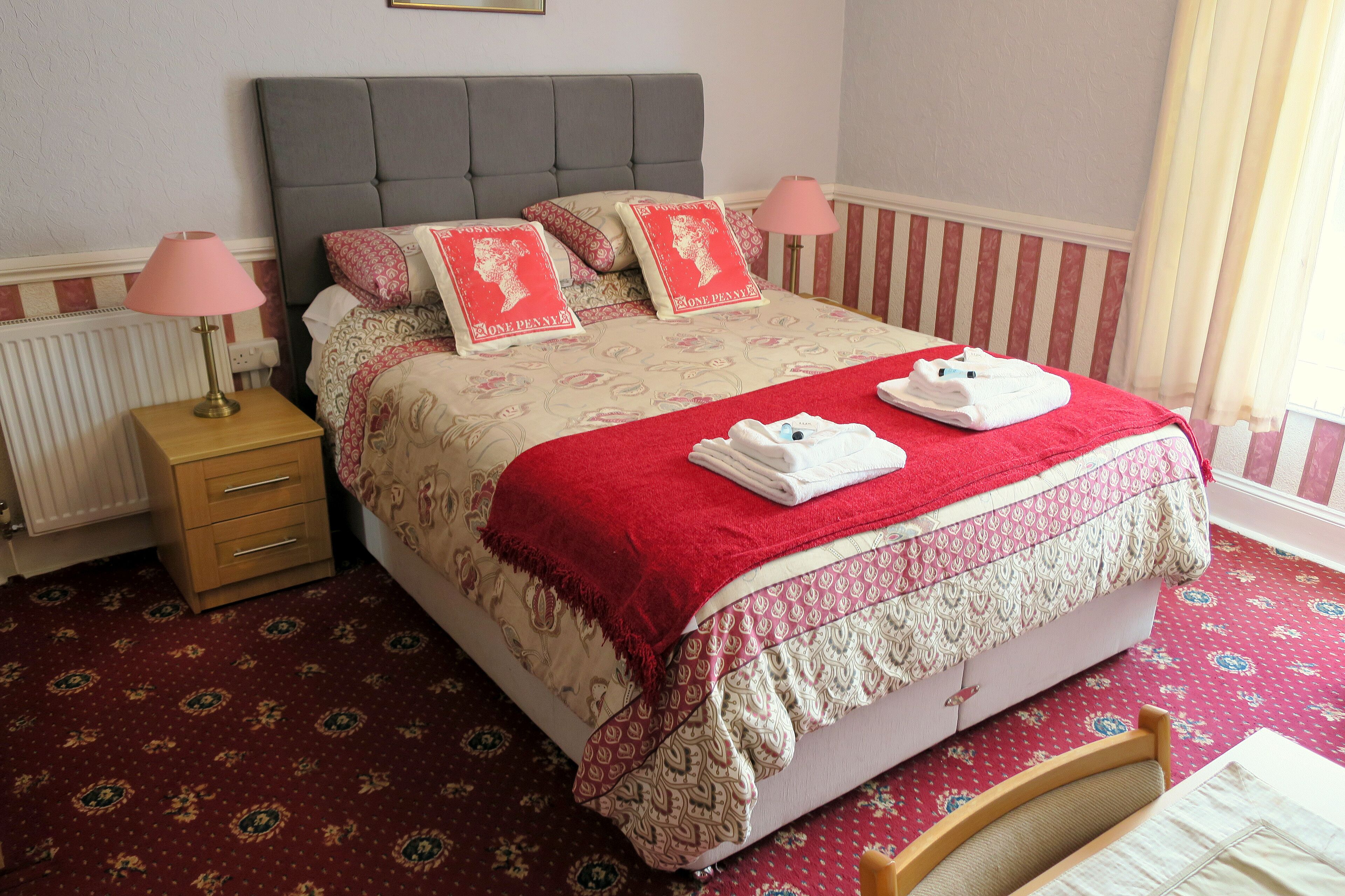 1 bedroom, desk, WiFi, bed sheets