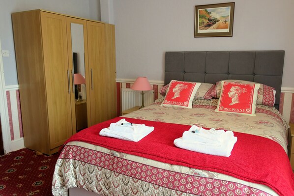 1 bedroom, desk, WiFi, bed sheets